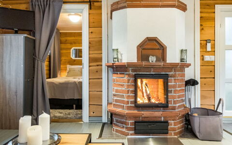 Renkitupa: Interieur Ontwerp, Hout, Meubilair, Plafond, Kamer, Flooring, Verlichting, Huis, Huishoudapparatuur, Woonkamer