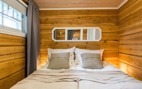 Renkitupa: Hout, Interieur Ontwerp, Flooring, Verdieping, Plafond, Verlichting, Slaapkamer, Kamer, Beits, Hardwood