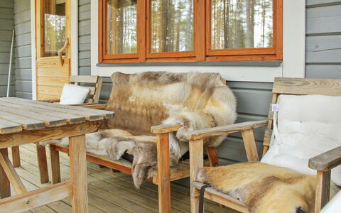 Purnukka: Bed, Meubilair, Slaapkamer, Interieur Ontwerp, Bedding, Laken, Flooring, Hout, Verdieping, Kamer