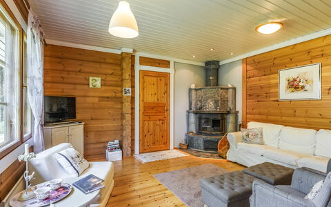 Kiviniemi: Bed, Meubilair, Slaapkamer, Interieur Ontwerp, Bedding, Laken, Flooring, Hout, Verdieping, Kamer