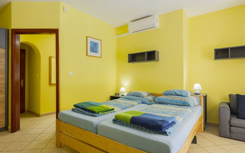 Jókai: Meubilair, Interieur Ontwerp, Slaapkamer, Verdieping, Bed, Kamer, Laken, Bedding, Plafond, Appartement