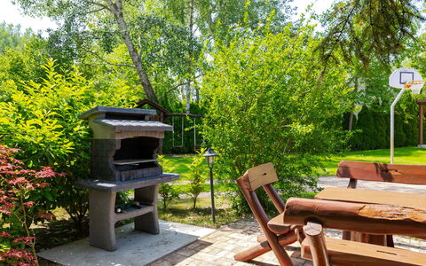 Jókai: Meubilair, Buitenmeubels, Tuin, Buitentafel, Stoel, Backyard, Landscaping, Schaduw, Gazon, Beits