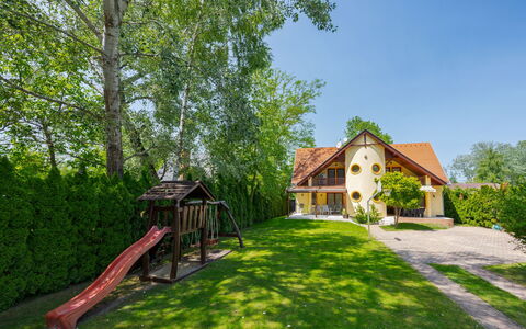 Jókai: Huis, Struik, Huis, Woongebied, Verblijf, Menselijke Nederzetting, Gazon, Tuin, Landgoed, Boerderij