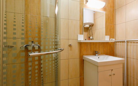 Jókai: Spiegel, Kraan, Loodgieterswerkinrichting, Wastafel, Badkamer, Gebouw, Wastafel In De Badkamer, Hout, Interieur Ontwerp