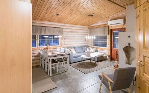 Villa Lempi: Bed, Meubilair, Slaapkamer, Interieur Ontwerp, Bedding, Laken, Flooring, Hout, Verdieping, Kamer