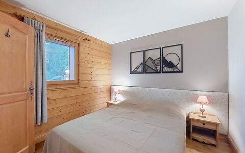 Les Menuires 660: Hout, Interieur Ontwerp, Flooring, Verdieping, Plafond, Kamer, Meubilair, Slaapkamer, Bed, Huis