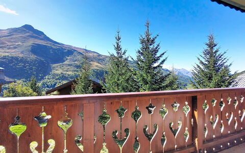 Les Menuires 660: Balkon, Bergketen, Baluster, Hek, Beits, Leuning, Vallei, Ridge, Alpen, Hardwood