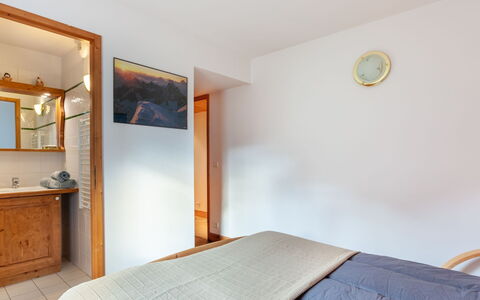 Marmottes A6: Gebouw, Spiegel, Meubilair, Cabinetry, Azure, Comfort, Hout, Huis, Lade