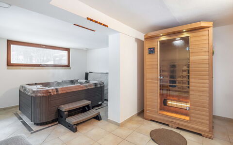 Dolníky U Trutnova: Eigendom, Gebouw, Venster, Hout, Hal, Deur, Woonkamer, Verlichting, Flooring, Huis