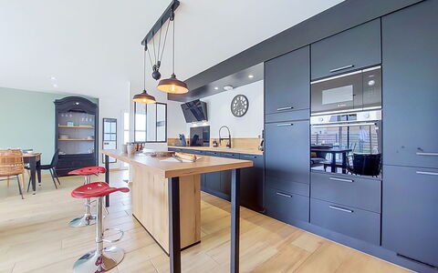 Les Lagons du Lividic: Meubilair, Interieur Ontwerp, Keuken, Cabinetry, Flooring, Countertop, Verdieping, Lichte Inrichting, Hout, Stoel