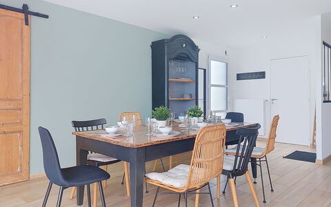 Les Lagons du Lividic: Meubilair, Interieur Ontwerp, Flooring, Hout, Tafel, Stoel, Keuken En Eettafel, Eetkamer, Verdieping, Kamer
