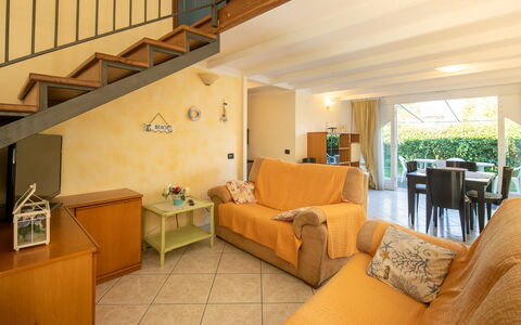 Villa Isola: Meubilair, Eigendom, Tafel, Comfort, Bankstel, Gebouw, Oranje, Hout, Interieur Ontwerp, Verdieping