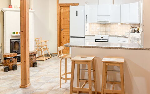Tahkontupa: Meubilair, Flooring, Verdieping, Interieur Ontwerp, Hout, Houten Vloer, Plafond, Keuken, Countertop, Verlichting