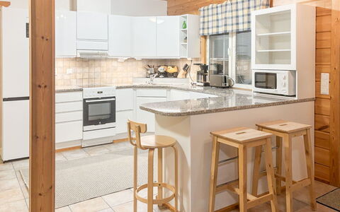 Tahkontupa: Keuken, Meubilair, Interieur Ontwerp, Flooring, Countertop, Hout, Toestel Van De Keuken, Plafond, Cabinetry, Verdieping