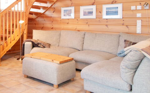 Tahkontupa: Meubilair, Flooring, Hout, Verdieping, Interieur Ontwerp, Bankstel, Woonkamer, Huis, Houten Vloer, Kamer