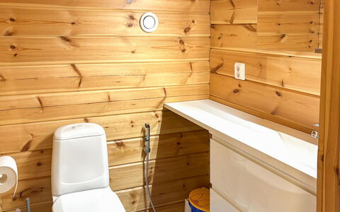 Tahkontupa: Wc Bril, Flooring, Hout, Toilet, Verdieping, Loodgieterswerkinrichting, Interieur Ontwerp, Badkamer, Loodgieter, Kamer
