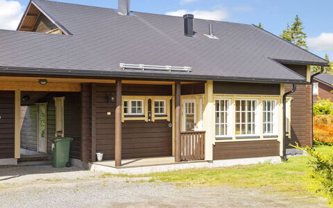 Tahkontupa: Hout, Dak, Huis, Verblijf, Huis, Siding, Woongebied, Deur, Veranda, Schaduw