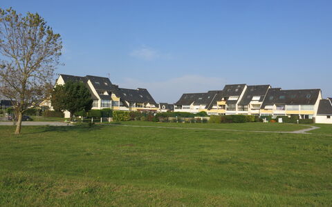 Belle Vue Mer et Piscine: Lucht, Fabriek, Wolk, Gebouw, Natuurlijk Landschap, Boom, Venster, Huis, Land Lot, Gras