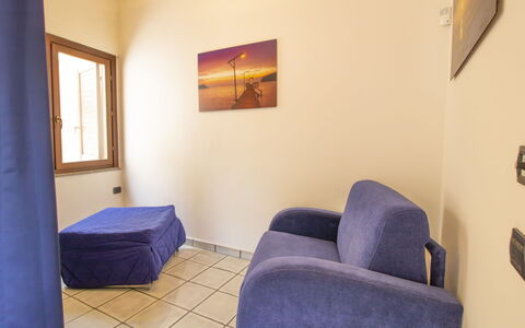 Fisherman Cove: Eigendom, Comfort, Fotolijst, Hout, Venster, Interieur Ontwerp, Gordijn, Verdieping, Flooring