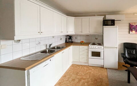 Bakkafall: Cabinetry, Countertop, Toestel Van De Keuken, Fornuis, Keuken, Huishoudapparatuur, Interieur Ontwerp, Hout, Gootsteen, Wastafel