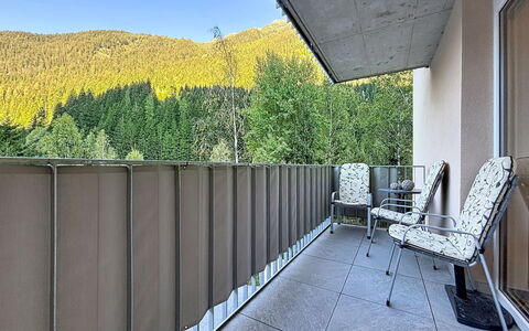 Apart Annabell: Schaduw, Balkon, Stoel, Raambekleding, Buitenmeubels, Alpen, Daylighting, Venster Behandeling, Hek