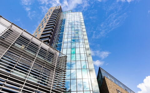 Avant-Garde, Shoreditch: Wolk, Lucht, Wolkenkrabber, Gebouw, Dag, Blauw, Azure, Boom, Blok Van De Toren, Toren