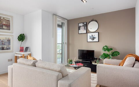 Avant-Garde, Shoreditch: Fotolijst, Meubilair, Eigendom, Bankstel, Groen, Interieur Ontwerp, Architectuur, Woonkamer, Verdieping