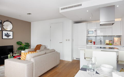 Avant-Garde, Shoreditch: Meubilair, Tafel, Interieur Ontwerp, Gebouw, Kamerplant, Flooring, Verdieping, Hout, Cabinetry