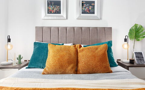 Avant-Garde, Shoreditch: Eigendom, Meubilair, Groen, Azure, Comfort, Fotolijst, Hout, Textiel, Rechthoek, Interieur Ontwerp