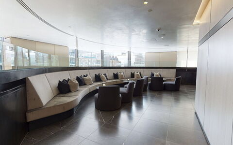 Liverpool Street, Shoreditch: Meubilair, Bankstel, Tafel, Interieur Ontwerp, Gebouw, Flooring, Architectuur, Verdieping, Hal, Slaapbank