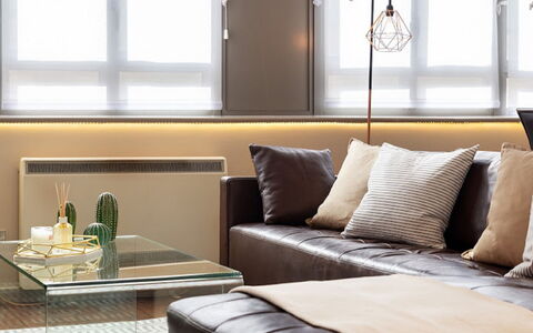 London City 303: Meubilair, Interieur Ontwerp, Flooring, Verdieping, Tafel, Hout, Plafond, Stoel, Kamer, Bankstel