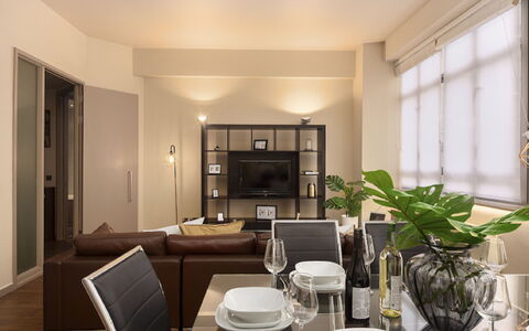 London City 303: Meubilair, Interieur Ontwerp, Flooring, Verdieping, Tafel, Hout, Plafond, Stoel, Kamer, Bankstel