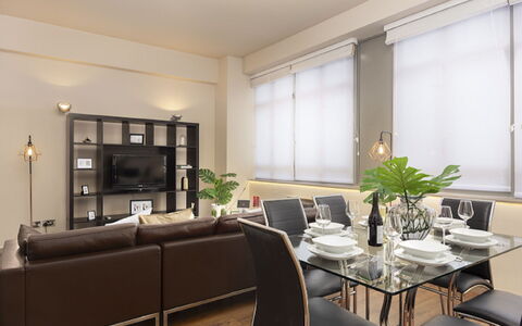 London City 303: Meubilair, Interieur Ontwerp, Flooring, Verdieping, Tafel, Hout, Plafond, Stoel, Kamer, Bankstel