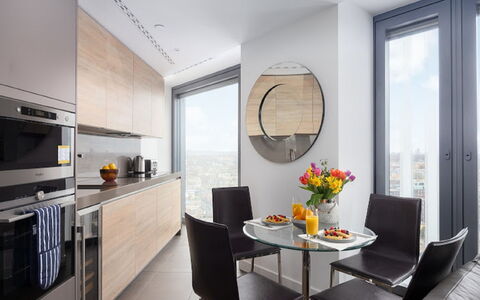 London City 304: Meubilair, Interieur Ontwerp, Appartement, Verdieping, Flooring, Tafel, Stoel, Woonkamer, Kamer, Huis