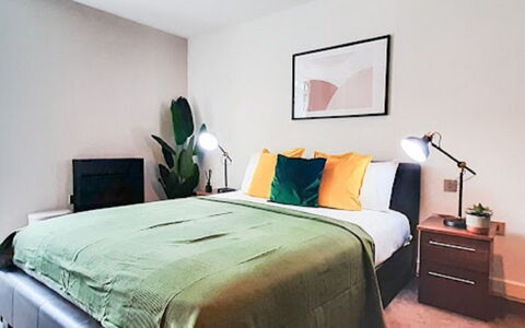 Friends Street: Meubilair, Eigendom, Fotograaf, Comfort, Gebouw, Verlichting, Interieur Ontwerp, Architectuur, Hout, Bed Frame