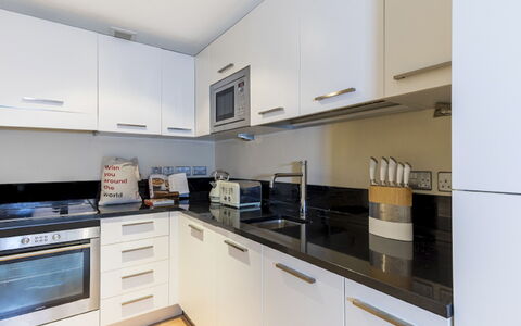 Sir Jl: Countertop, Cabinetry, Eigendom, Toestel Van De Keuken, Keuken, Fornuis, Huishoudapparatuur, Hout, Gebouw, Interieur Ontwerp