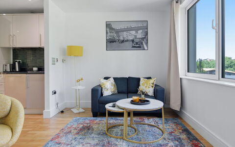 Indescon Studio: Interieur Ontwerp, Appartement, Verdieping, Flooring, Meubilair, Huis, Plafond, Kamer, Hoofdkussen