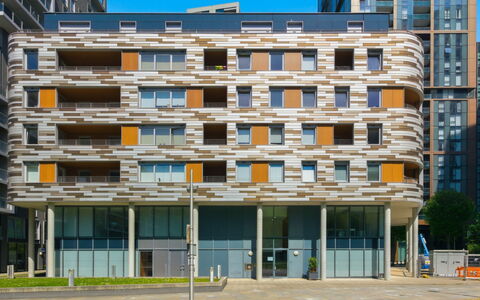 Indescon Studio: Dag, Gebouw, Appartement, Facade, Stedelijk Gebied, Architectuur, Grootstedelijk Gebied, Condominium, Commercieel Gebouw