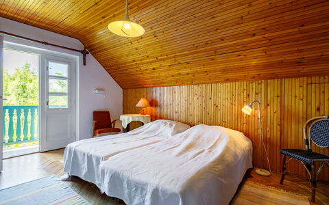 Schilf: Meubilair, Eigendom, Venster, Comfort, Hout, Gebouw, Bed, Bed Frame, Verdieping, Flooring