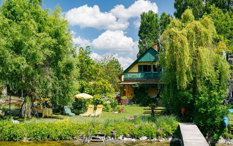 Schilf: Fabriek, Wolk, Lucht, Gebouw, Water, Groen, Natuurlijk Landschap, Boom, Huis, Vegetation