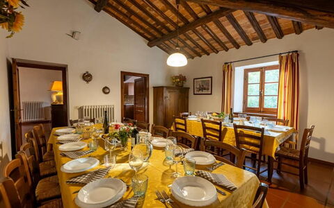 Palazzo Bello: Hout, Meubilair, Tafel, Huis, Eetkamer, Huis, Keuken En Eettafel, Stoel, Verblijf, Plafond