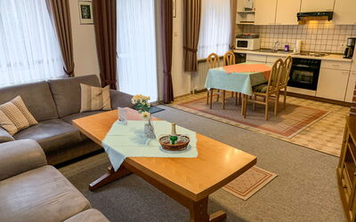 Fischer 720.1: Tafel, Bankstel, Meubilair, Stoel, Comfort, Kamerplant, Woonkamer, Interieur Ontwerp, Gordijn, Fabriek