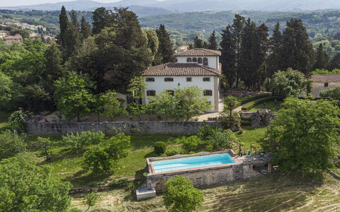 Villa Vigliano: Fabriek, Gebouw, Plantengemeenschap, Venster, Boom, Natuurlijk Landschap, Land Lot, Vegetation, Huis, Berg