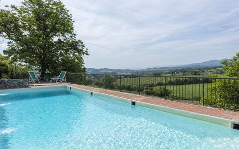 Villa Vigliano: Water, Lucht, Wolk, Watervoorraden, Eigendom, Fabriek, Zwembad, Natuur, Azure, Boom