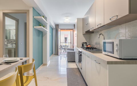 Balestrate 210: Cabinetry, Meubilair, Countertop, Eigendom, Gebouw, Wastafel, Keuken, Fornuis, Hout, Toestel Van De Keuken