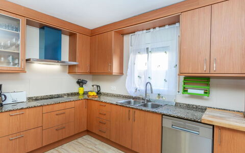 Villa Cantos: Keuken, Countertop, Cabinetry, Toestel Van De Keuken, Flooring, Major Appliance, Meubilair, Interieur Ontwerp, Hout, Verdieping