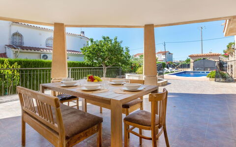 Villa Cantos: Meubilair, Stoel, Tafel, Keuken En Eettafel, Buitenmeubels, Buitentafel, Schaduw, Beits, Patio, Eetkamer