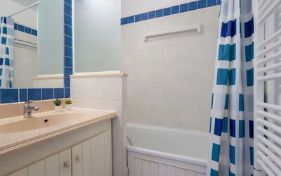 Accommodatie:&nbsp;Bleu Marine 310.10