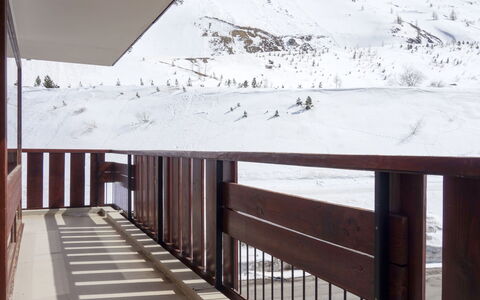 Tignes 220: Lucht, Eigendom, Sneeuw, Berg, Hek, Hout, Helling, Architectuur, Gebouw, Biome