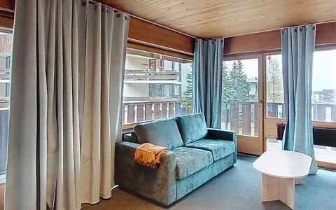 Tignes 220: Interieur Ontwerp, Flooring, Meubilair, Verdieping, Hout, Plafond, Kamer, Verlichting, Huis, Woonkamer